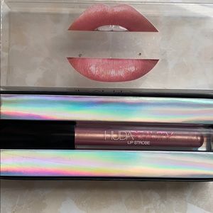 Huda beauty lip strobe Angelica